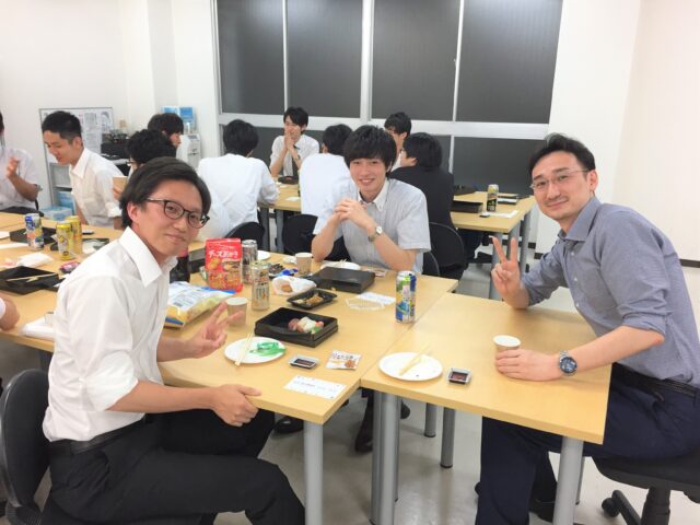 労いの場でも伝わる、物腰の柔らかいメンバーたち。